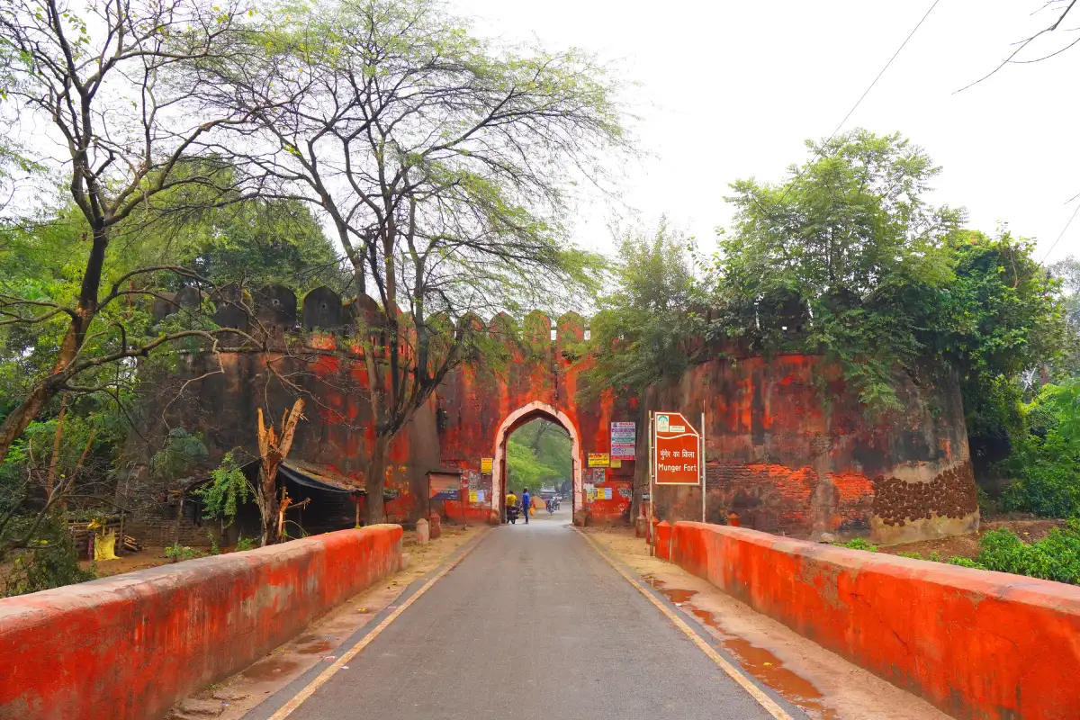 Breathtaking landscape surrounding Munger Fort, highlighting the best time to visit this historical site